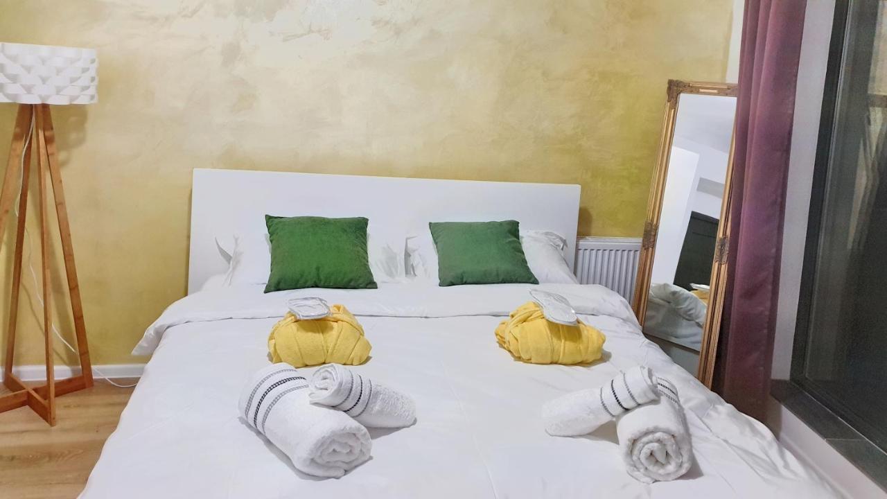 Ferienwohnung Cozy Penthouse In A New Business Building In City Center. Free Private Parking Cluj-Napoca Exterior foto
