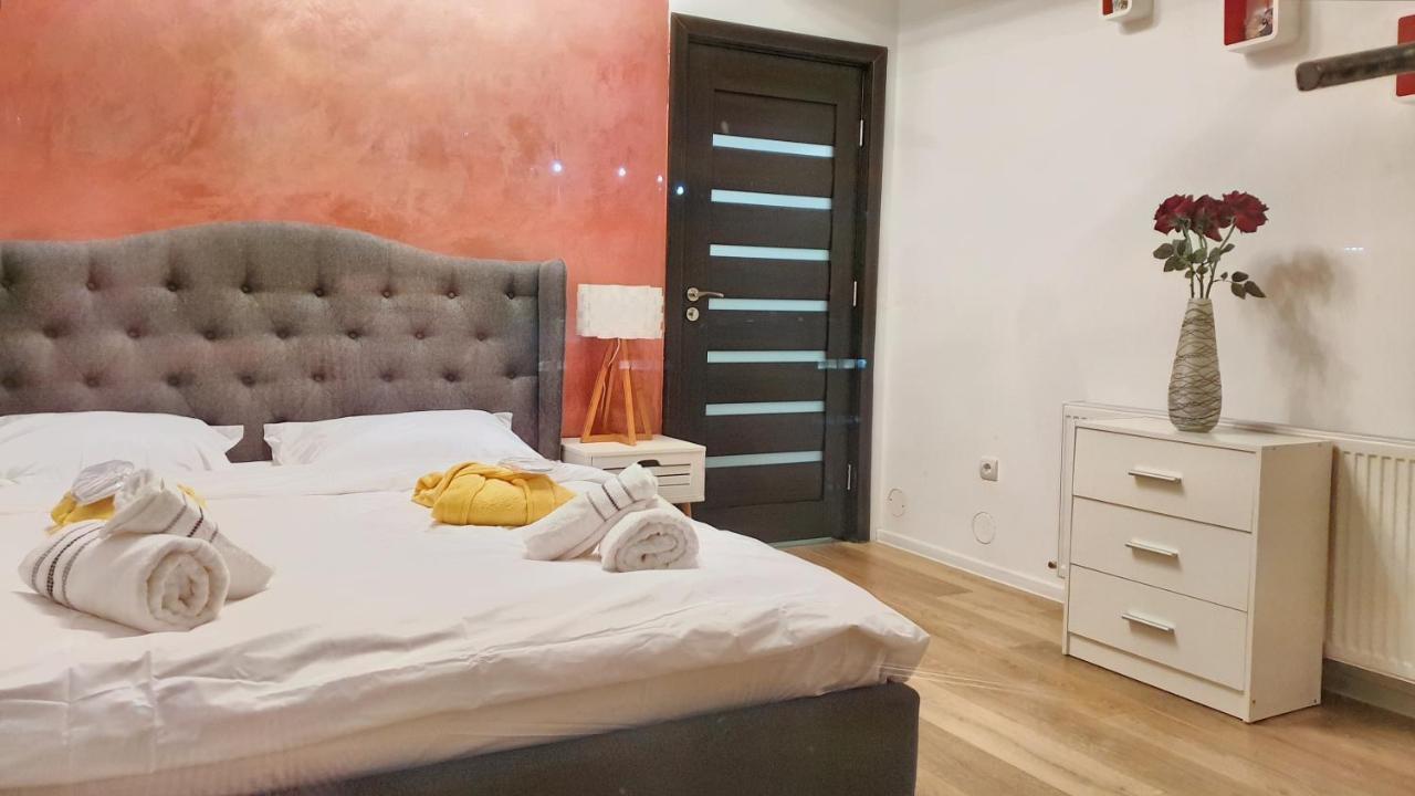 Ferienwohnung Cozy Penthouse In A New Business Building In City Center. Free Private Parking Cluj-Napoca Exterior foto