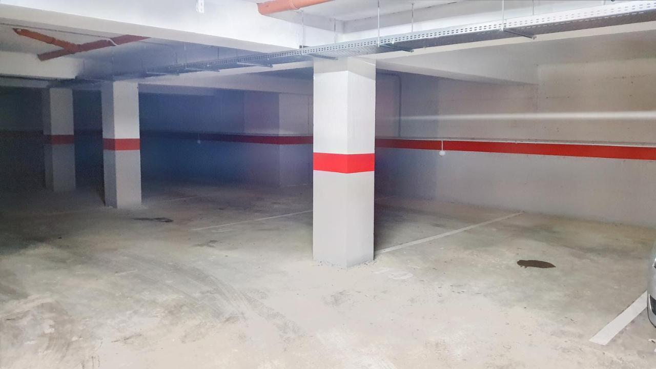 Ferienwohnung Cozy Penthouse In A New Business Building In City Center. Free Private Parking Cluj-Napoca Exterior foto
