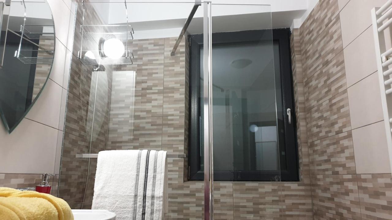 Ferienwohnung Cozy Penthouse In A New Business Building In City Center. Free Private Parking Cluj-Napoca Exterior foto